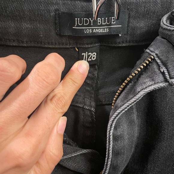 Judy Blue Women's High-Rise Control Top Skinny Jeans with Sharkbite Hem - Picture 9 of 10